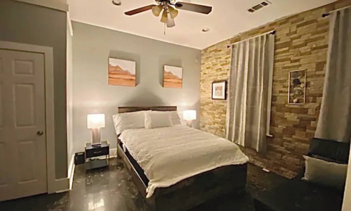 Downtown Jackson House | Stylish 1 bedroom studio with kitchenette