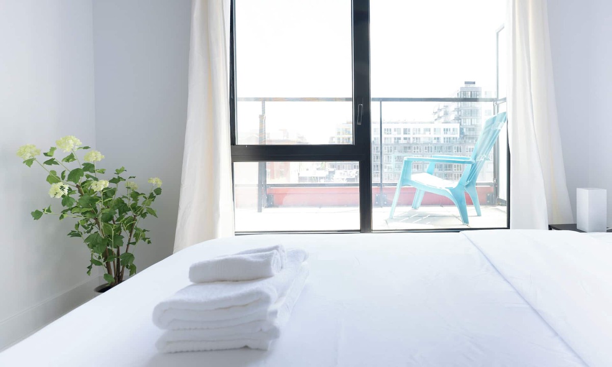 International District Apartment | Stylish 1 BR in Old Port Montreal