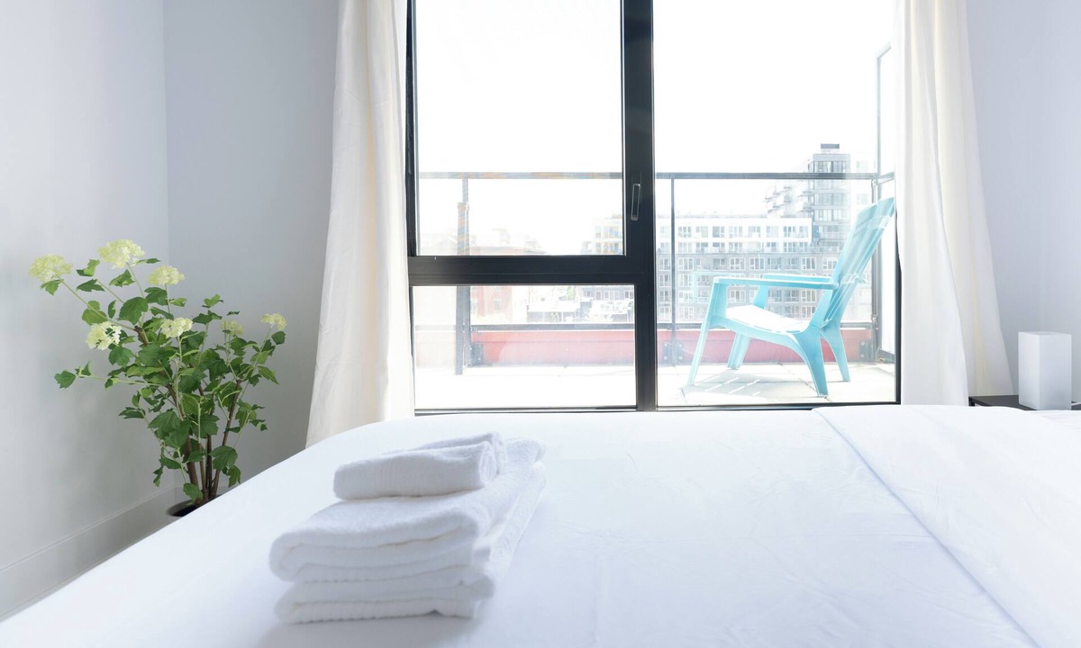 Cite Multimedia Apartment | Stylish 1 BR in Old Port Montreal
