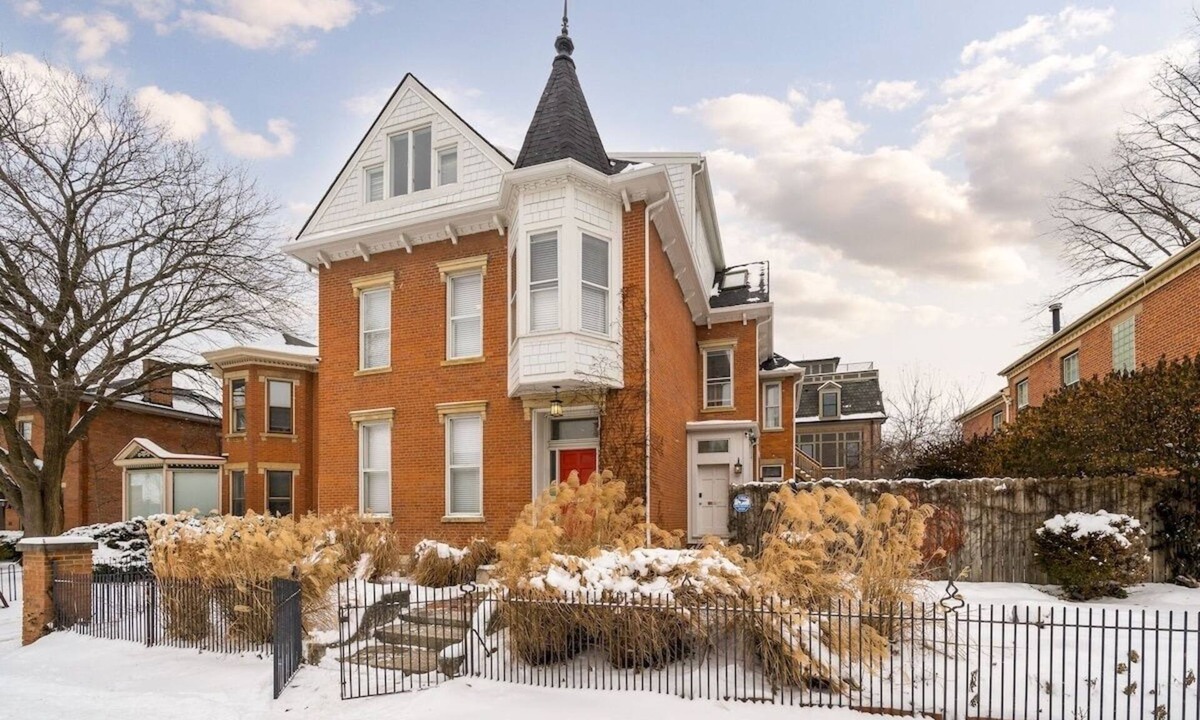 Downtown Columbus House | Stylish 12 BD |24 Guests| Next to DT| Free Parking