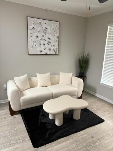 Egypt Apartment | Stylish 1BR in Magnolia Easy Access to Woodlands
