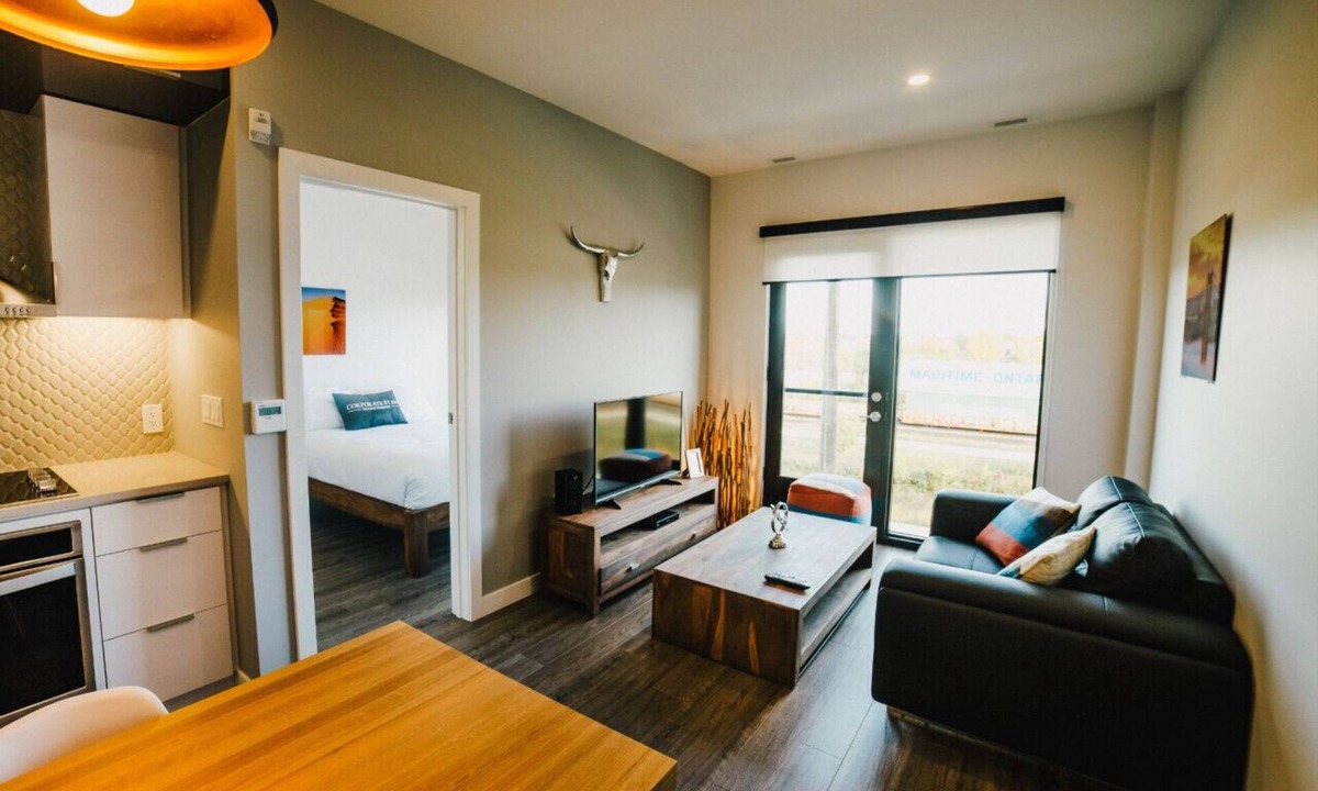 Winnipeg Apartment | Stylish 1BR Suite with Gym, Near Outlet Collection