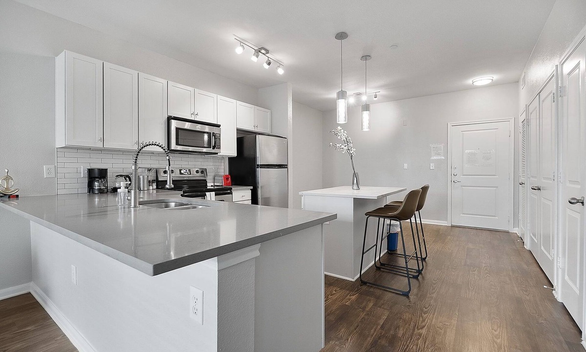 St. Edwards Apartment | Stylish 1BR w/Bonus Beds + Pool | Near SoCo