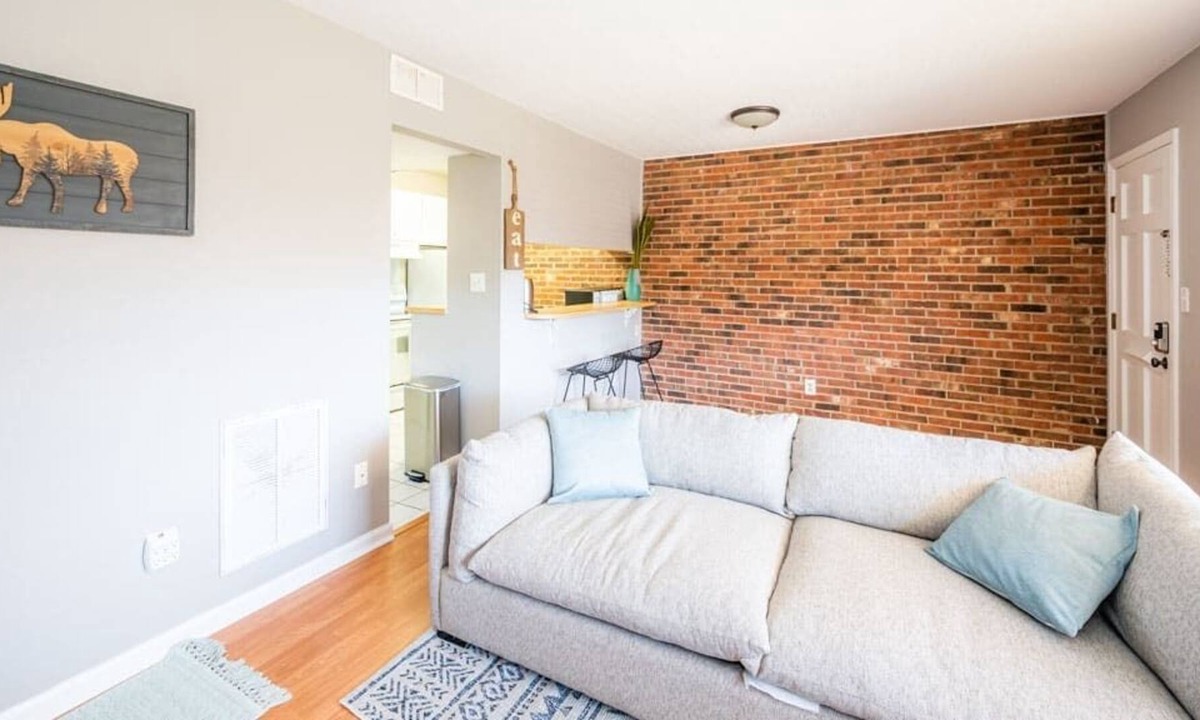 Downtown Apartment | Stylish 1BR w/Pool in Prime Downtown Location