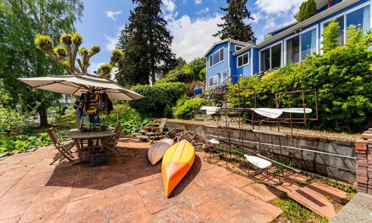 Bremerton Cottage | Stylish 1BR Waterfront Cottage w/Garden & Fire Pit