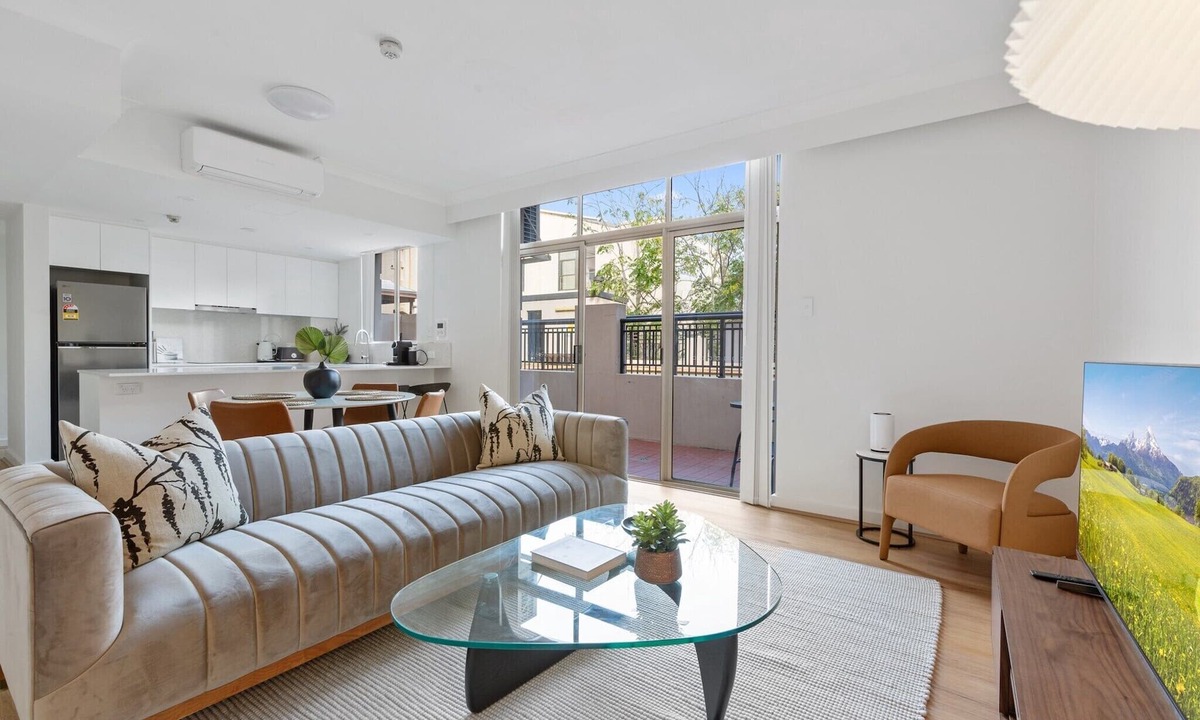 Camperdown Apartment | Stylish 2-Bed Apartment with Pool in Camperdown