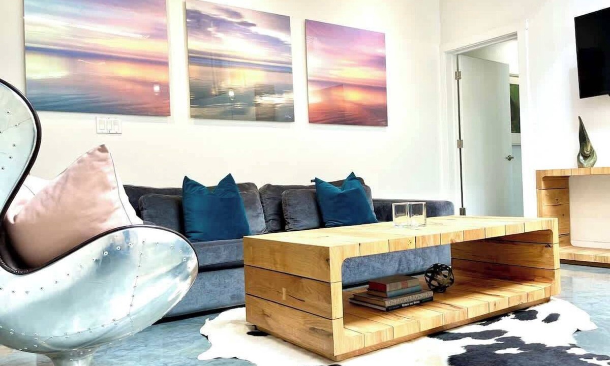 Petaluma Apartment | Stylish 2 bed loft apartment.