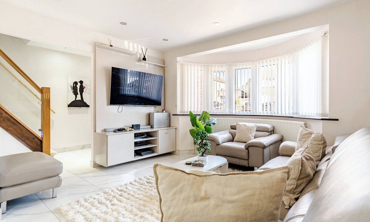 Sudbury House | Stylish 2 Bedroom House Wembley