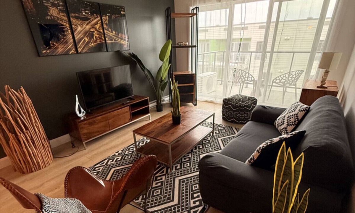 Plateau Apartment | Stylish 2 Bedroom Apartment in Quebec | Prisme