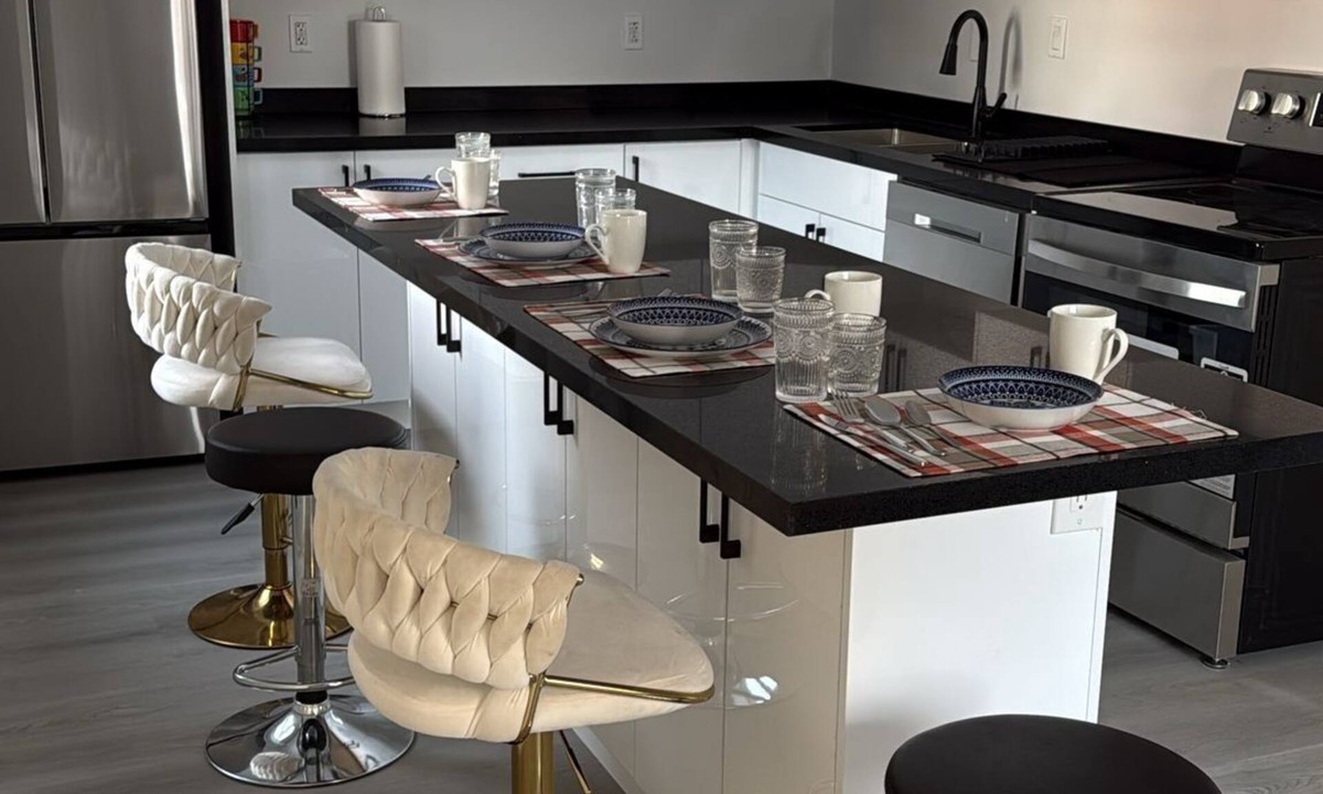 Brantford House | Stylish 2-Bedroom Home Near Downtown, Hospital & University