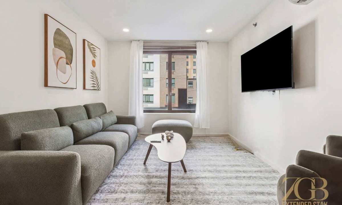 East Harlem Apartment | Stylish 2-Bedroom Near Central Park - Laundry - Elevator