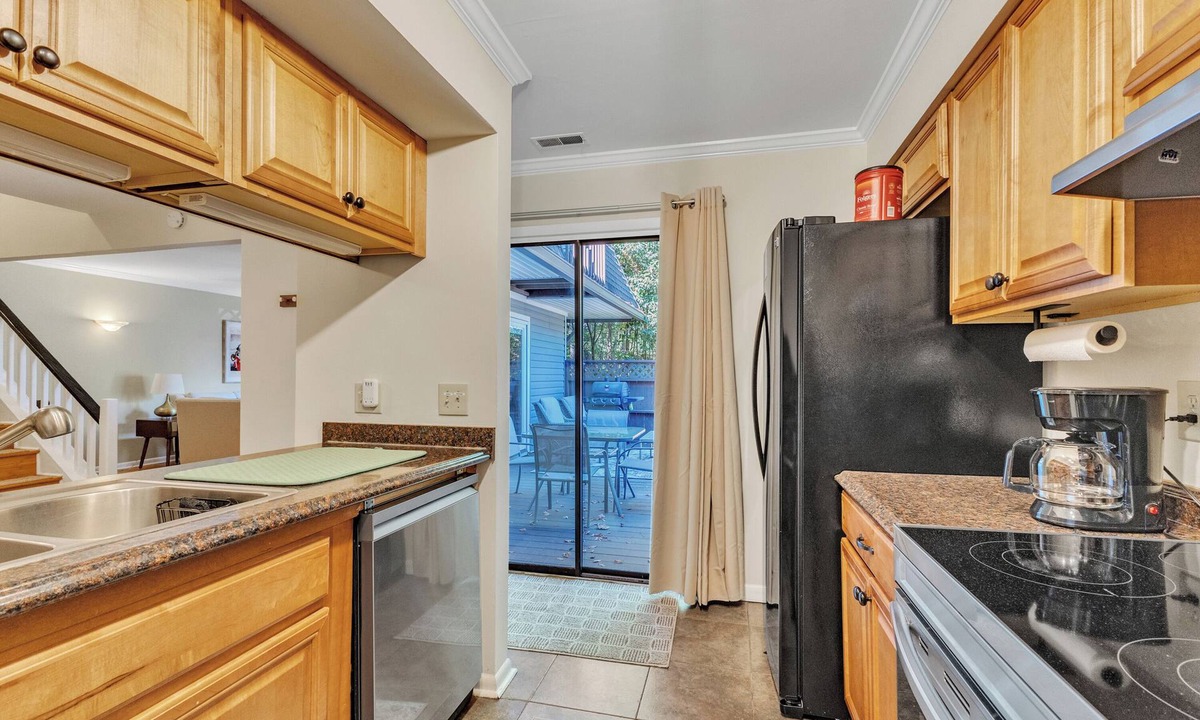 Chapel Hill House | Stylish 2-bedroom townhome with large deck, and pool in fabulous Chapel Hill