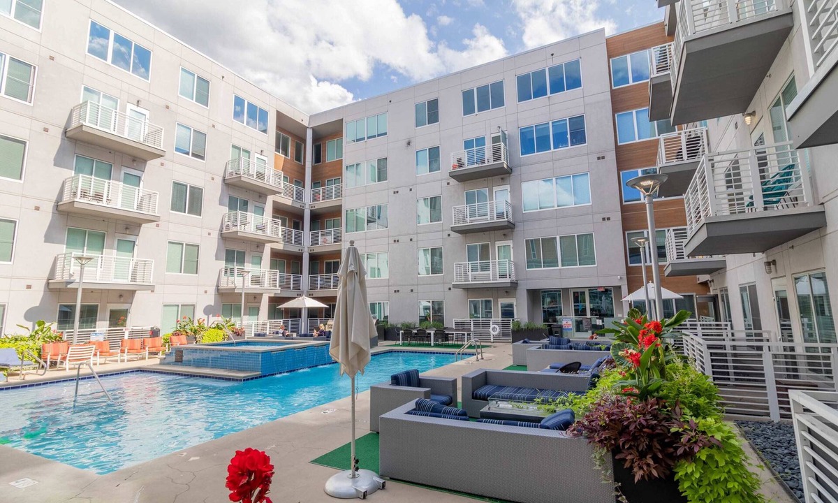Grandview Heights House | Stylish 2 Bedroom With Pool