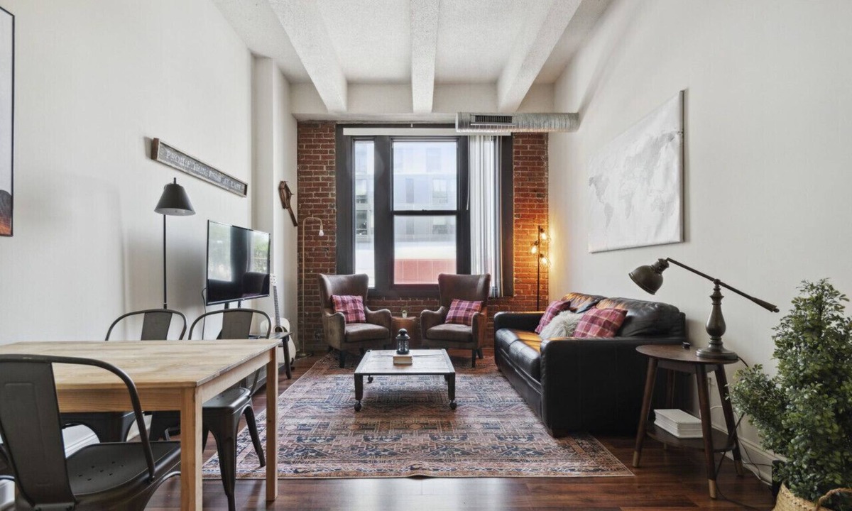 Newbold Apartment | Stylish 2-BR , Gym, Wifi, Workspace, Target | Speakeasy Apt