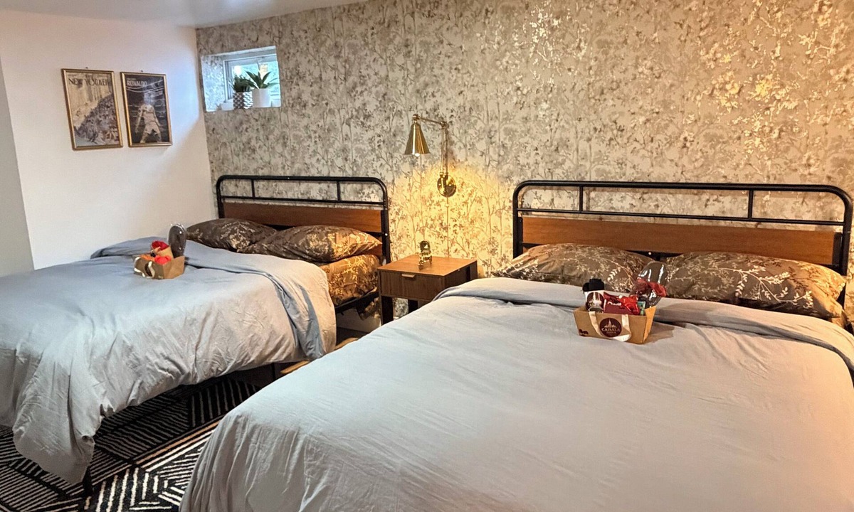 North Valley Stream Apartment | Stylish 2-Queen Studio with Kitchenette near UBS & JFK