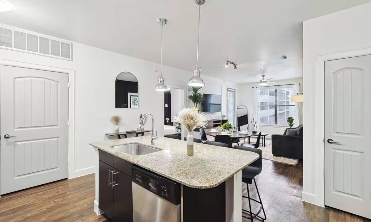 Frisco Apartment | Stylish 2B near Legacy West Wi-Fi