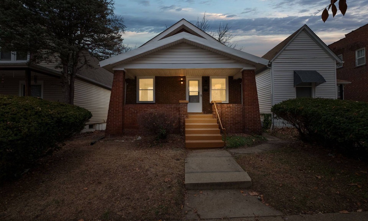 University City House | Stylish 2bd/1ba University City Bungalow Close to Loop/Wash. U.