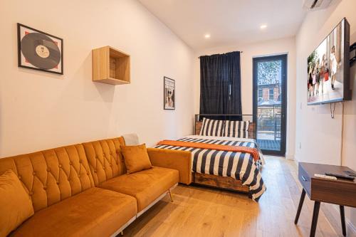 Ocean Hill Apartment | Stylish 2BD Brooklyn Retreat with Backyard & Basement