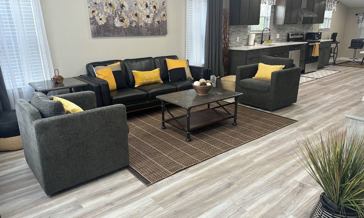 College Station House | Stylish 2Bdrm in perfect location-close to A&M, Midtown Park, & Blinn