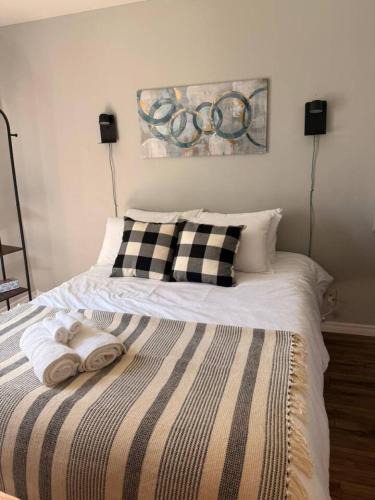 Sandwich Towne Apartment | Stylish 2BR 1 Bath Haven with WiFi and Parking