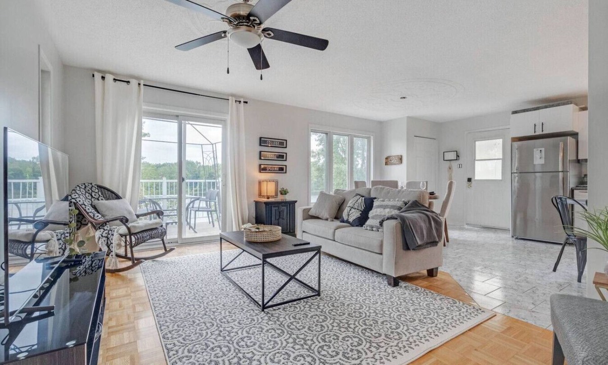Gatineau Apartment | Stylish 2BR by Ottawa River