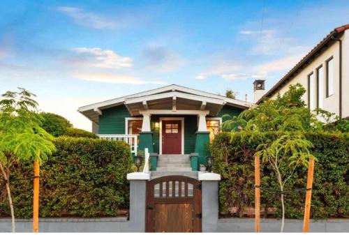 South Park House | Stylish 2BR Home and Studio Great Central Location