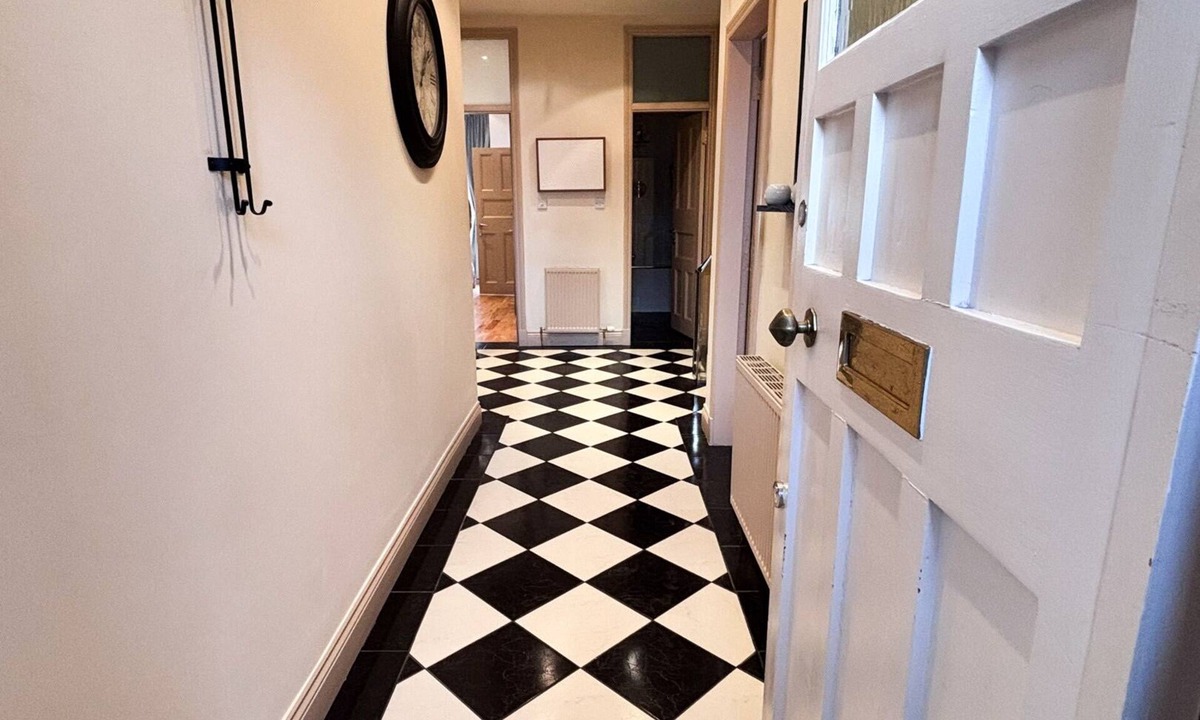 Govan Apartment | Stylish 2BR in unique Ibrox location nearby subway