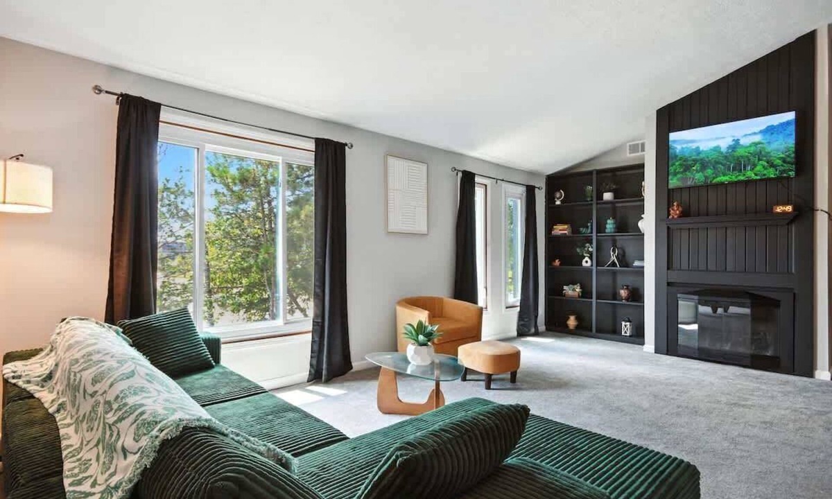 Bloomington Apartment | Stylish 2BR Loft, Near ISU, Hospitals & Downtown