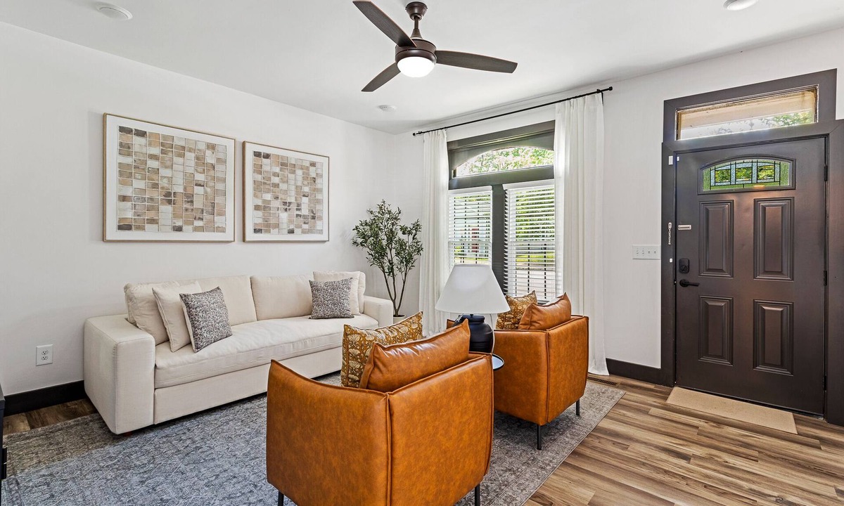 Smoketown Jackson House | Stylish 2BR Retreat Minutes from NuLu & Downtown!