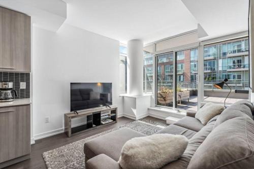 Old Town Apartment | Stylish 2BR Urban Escape, BBQ, Private Terrace