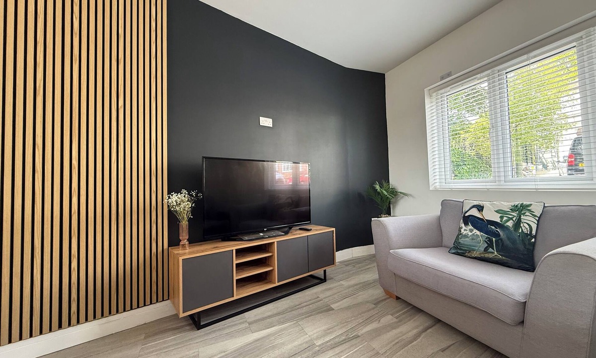 London Borough of Bromley Apartment | Stylish 3-Bed Executive Home Chislehurst, BR7