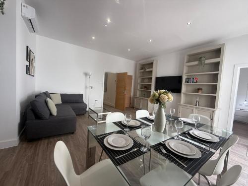 Brentwood Apartment | Stylish 3 bed spacious flat