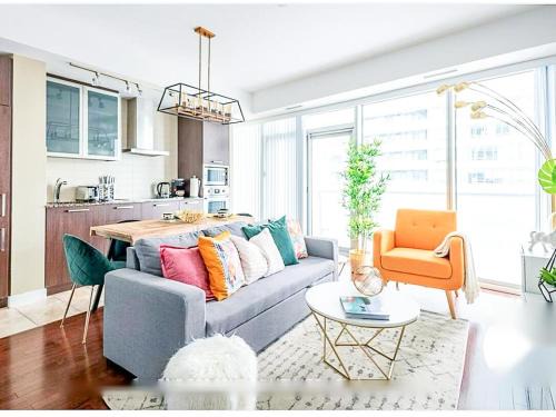 Toronto Entertainment District Apartment | Stylish 3 Bedroom In The Entertainment District