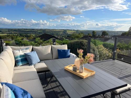 Dollar House | Stylish 3 Bedroom with Balcony and Amazing View