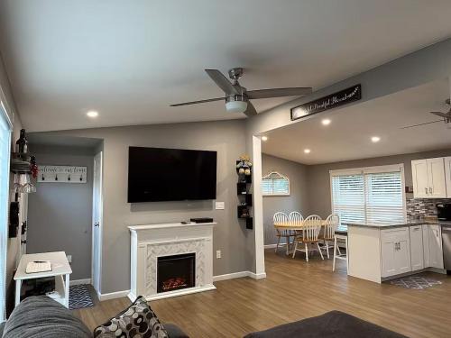North Patchogue House | Stylish 3 BR Entire Home NearTown & Beach with Pool Table & King Bed