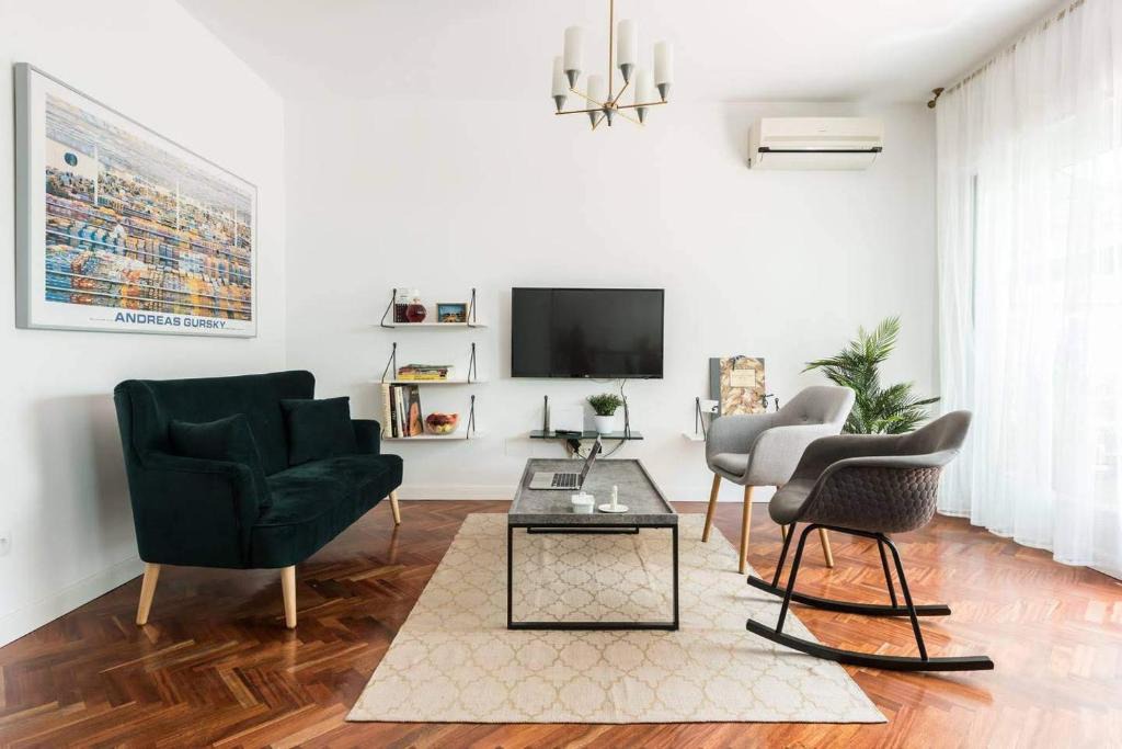 Embajadores Apartment | Stylish 3 BR With Private Terrace In City Center