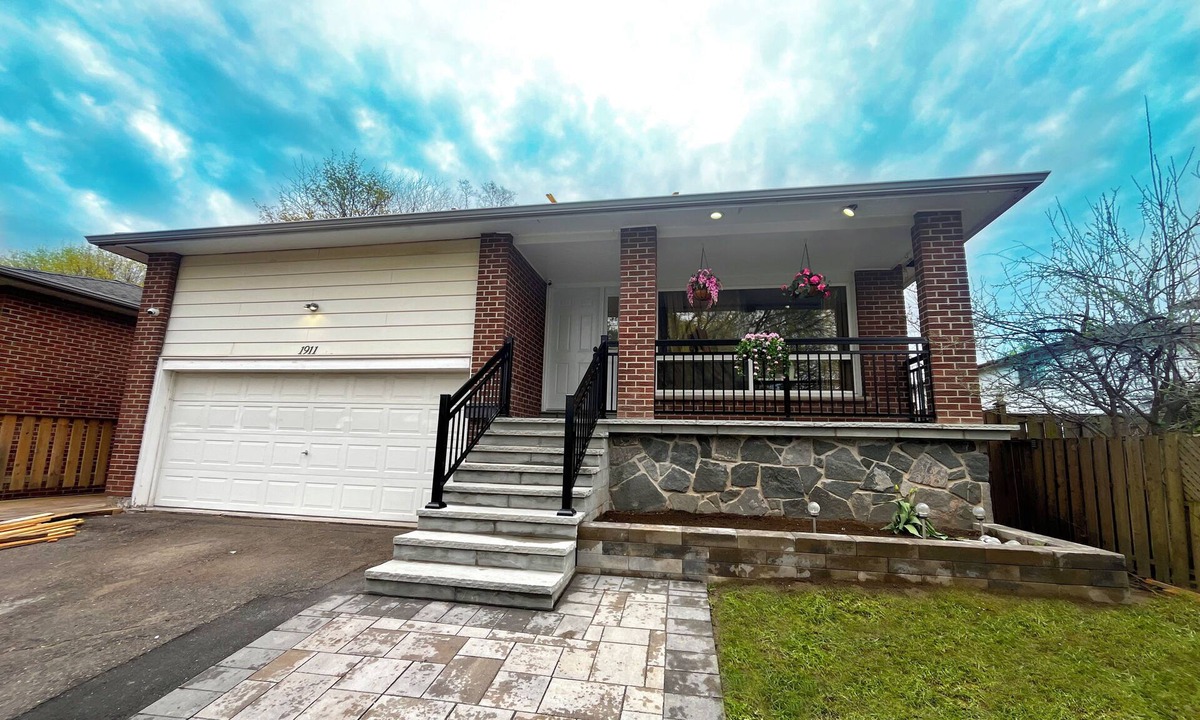 Pickering House | Stylish 3bdrm, 2bth house with 2 parking House
