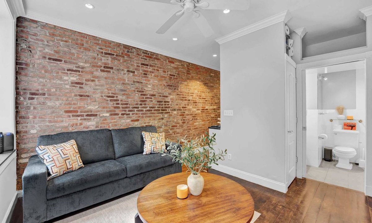 Gramercy Apartment | Stylish 3BR-2BA in Gramercy -Modern & Central