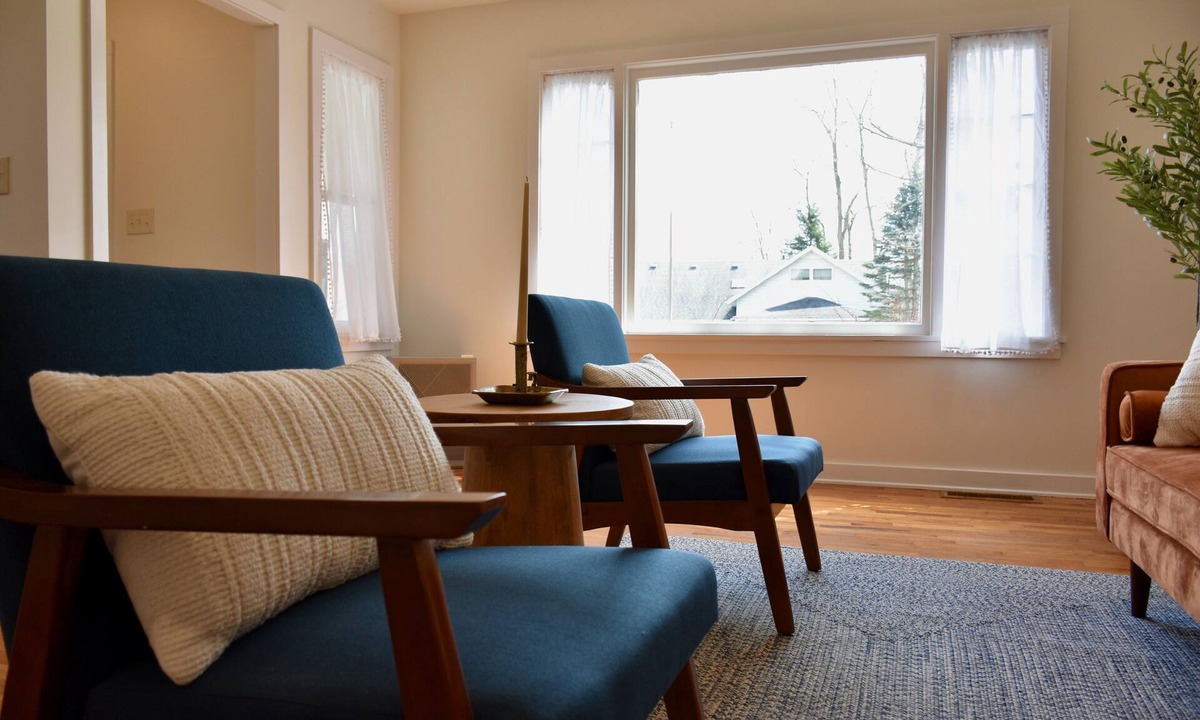 West End House | Stylish 3BR/2BA Retreat w/AC – Steps to All-Star Village, Sleeps 7 w/Large Den