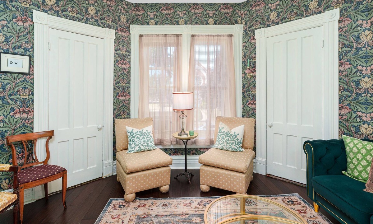 Stillwater Apartment | Stylish 3BR Apt | River Views Screen Porch Firepit