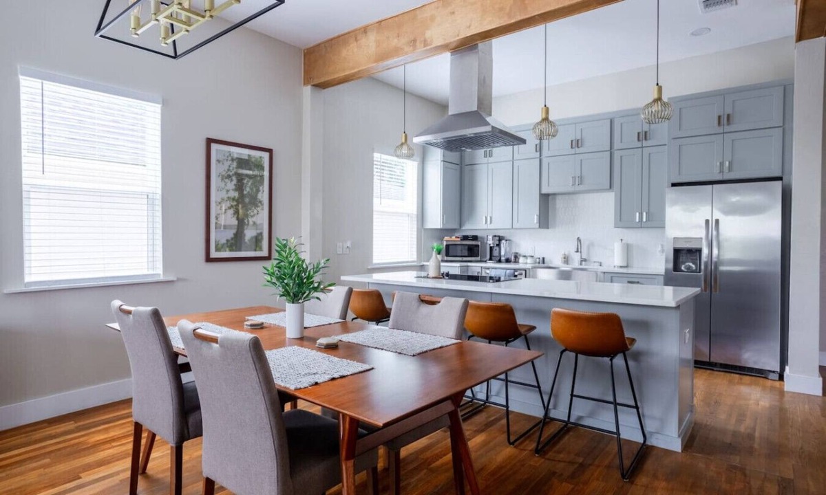 Eastside Promise Neighborhood Apartment | Stylish 3BR Bungalow | Family & Group Ready | 1 Mi to River Walk + Alamo