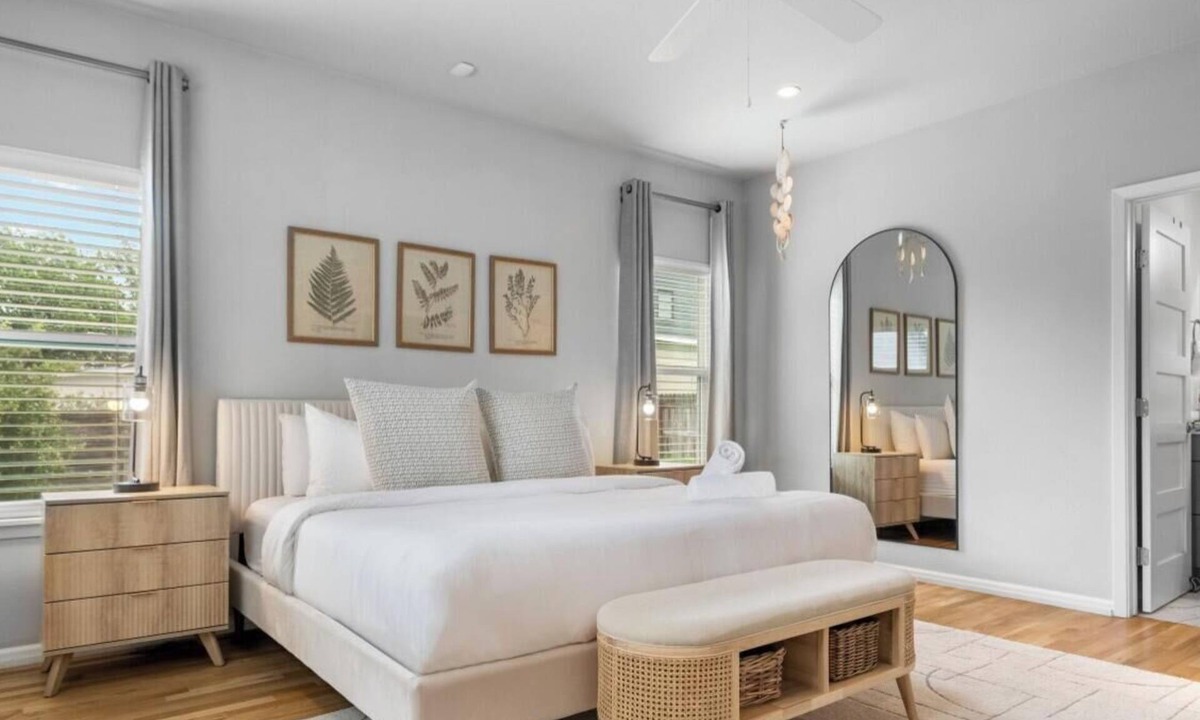 Clarksville House | Stylish 3BR East Austin Home | Dedicated Office + Pet-Friendly Yard Mins to 6th!