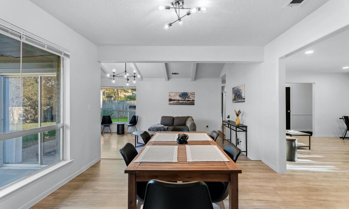 Barton Hills House | Stylish 3BR Near The Domain Modern Austin Stay