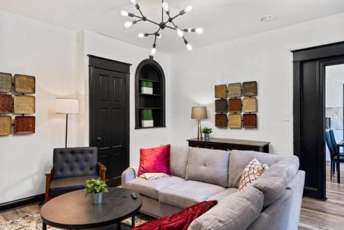 Penn-Knox Apartment | Stylish 3BR Philly Retreat with Free Parking