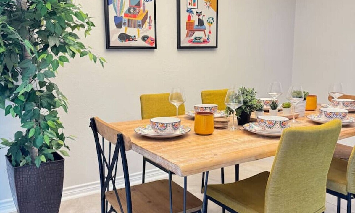 Farmers Branch House | Stylish 3BR Retreat w/Garage & Modern Comforts