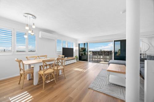 Manly House | Stylish 4-Bed Townhouse with Panoramic Ocean Views