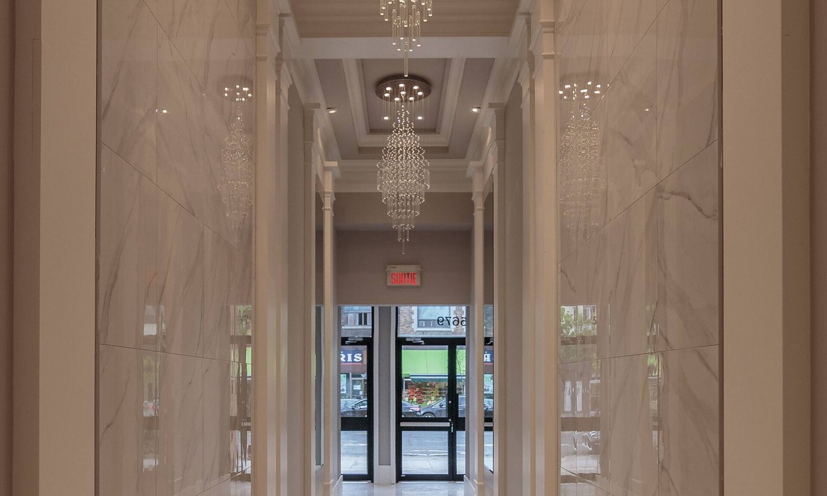 Mile End Condo | Stylish 4-Bedroom Condo with Private Deck & Hot Tub!