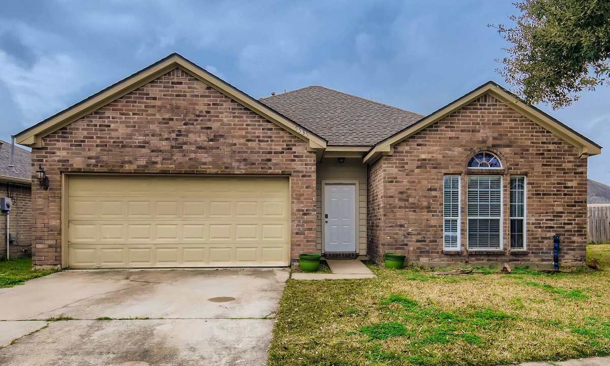 Barker House | Stylish 4 Bedrooms 3 Full Baths