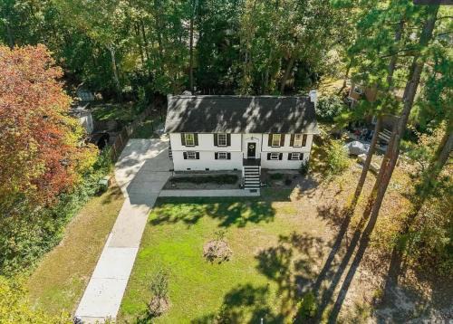 Cary House | Stylish 4BR Getaway with Game Room, Grills & Cozy Outdoor Fire-Pit