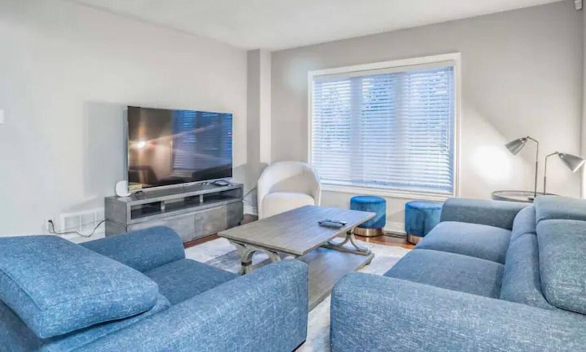 Streetsville House | Stylish 4BR Home 20 Mins from YYZ